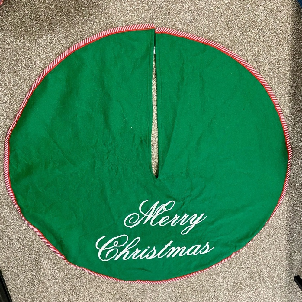 🍀 3/$15 Green Christmas Tree Skirt with Red Trim